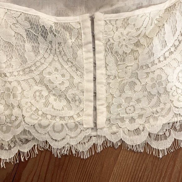 DO+BE cropped lace halter 🤍 - Picture 3 of 6